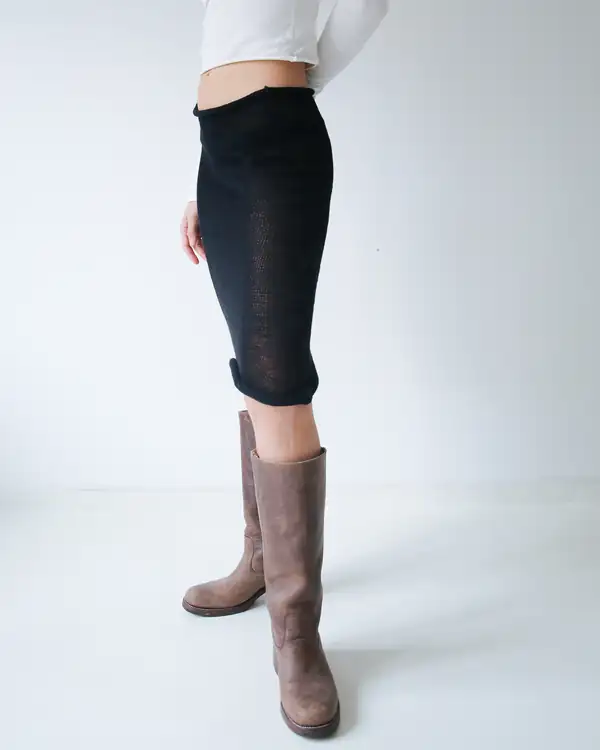 Side: the black knit pencil skirt and brown boots. Source of the site's Skirt image.