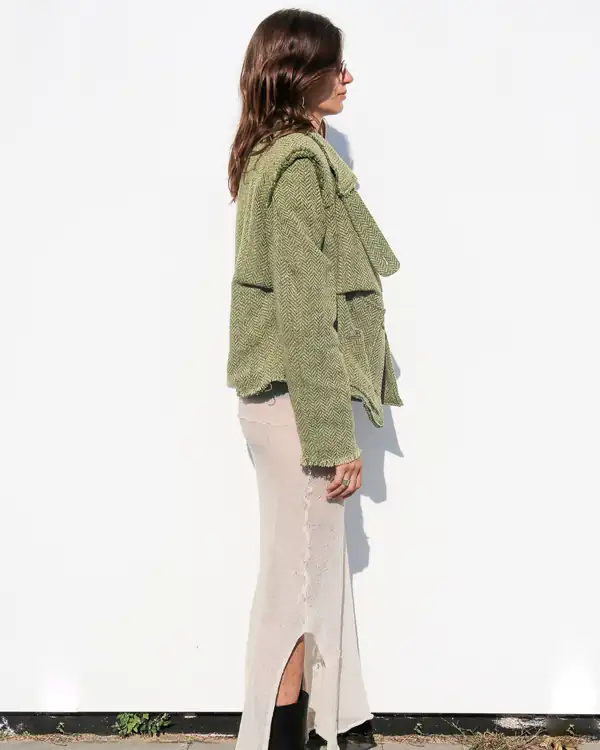 Profile: the jacket open, walking.